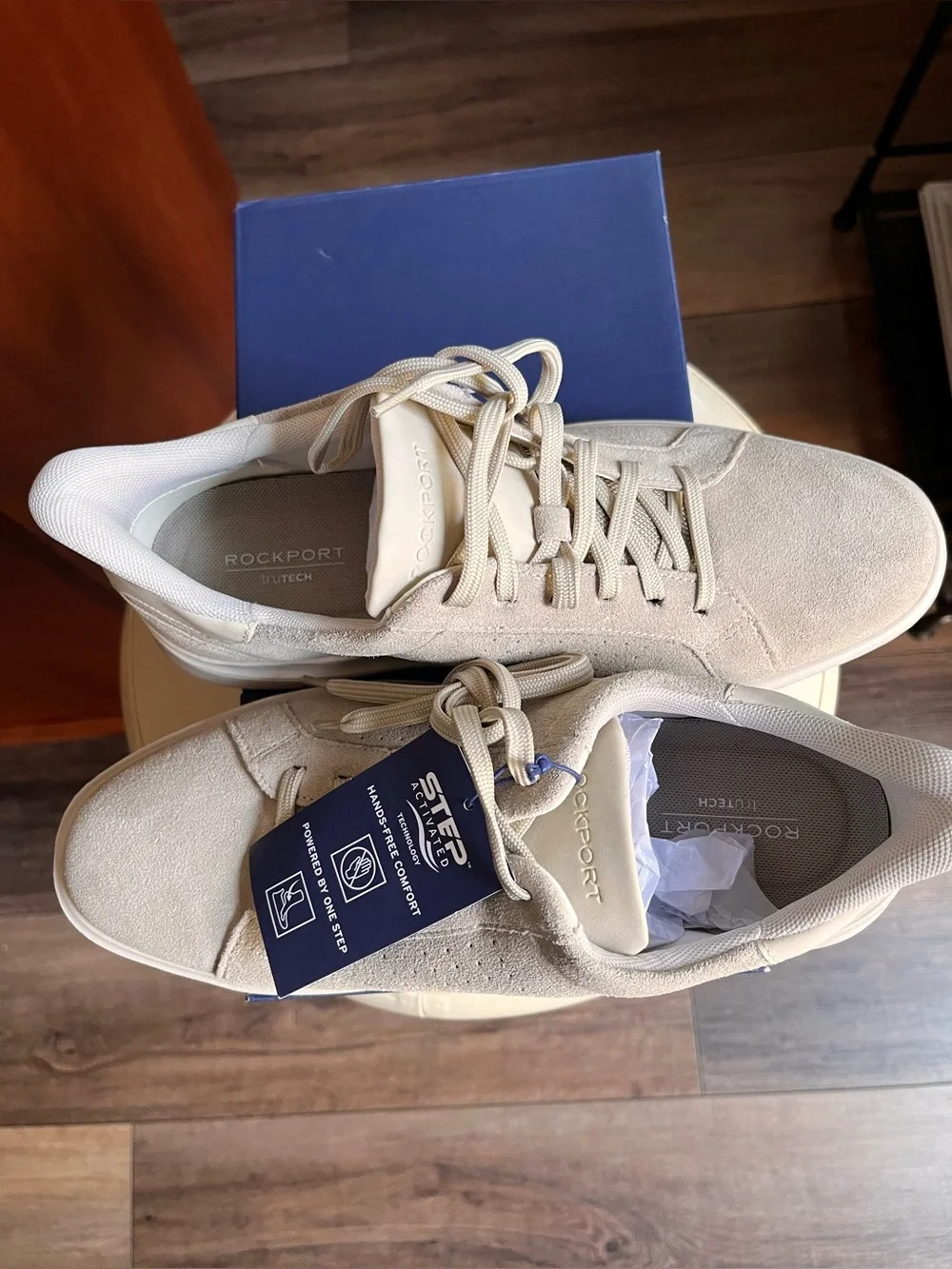 Rockport Men's Casual Lace-Up Sneakers in Light Grey! Size 8 wide! NIB! Comfy!